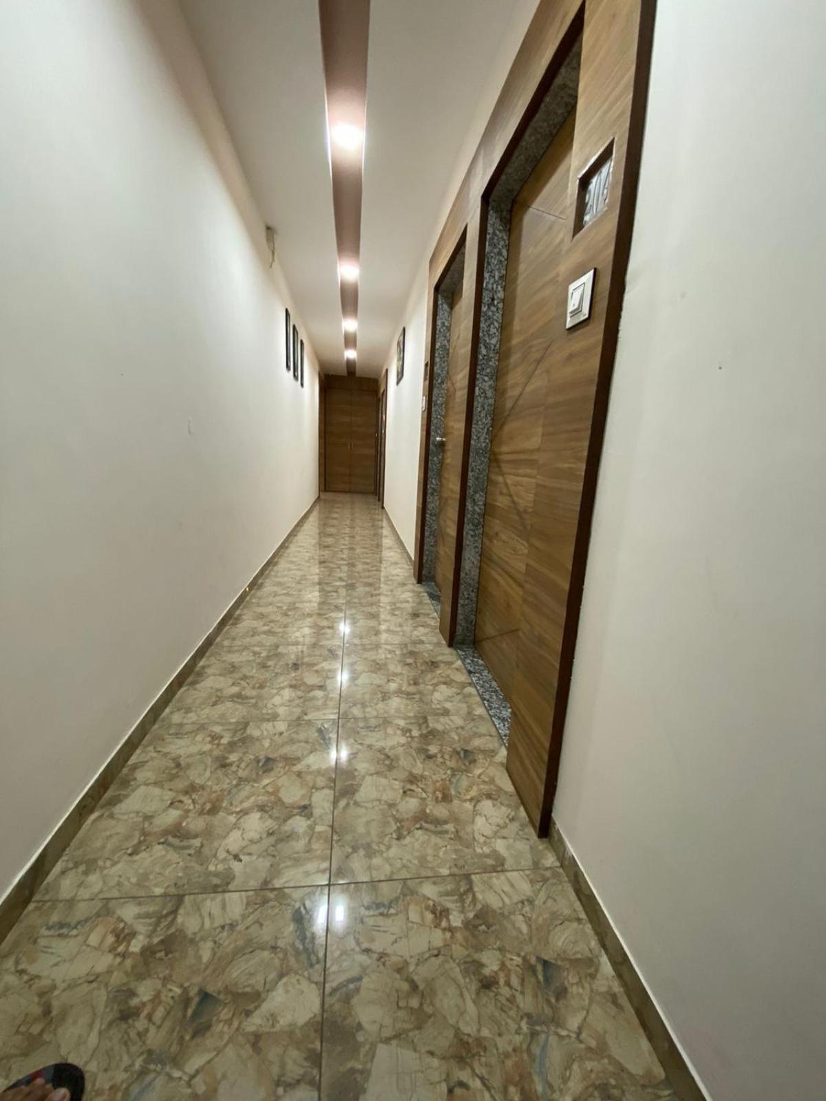 Hotelsuncity Inn Vadodara Extérieur photo